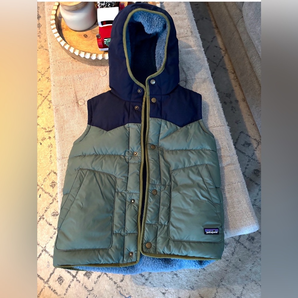 Patagonia Girls' Reversible Bivy Hoody Vest Medium